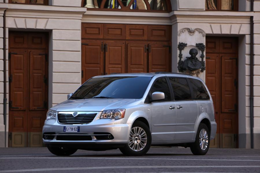  Lancia Voyager 2011 года  (фото 22 из 66)